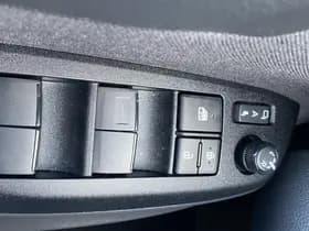 Toyota Yaris thumbnail 36