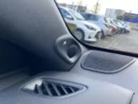 Toyota Yaris thumbnail 57