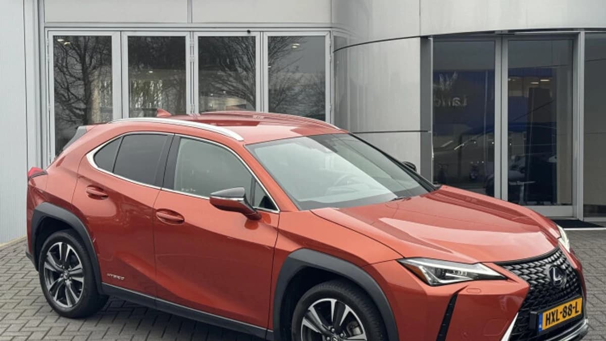 Lexus UX — foto 1