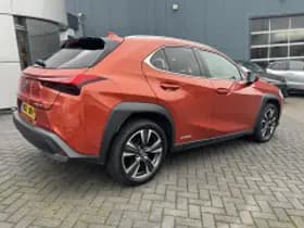 Lexus UX thumbnail 3