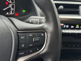 Lexus UX thumbnail 24