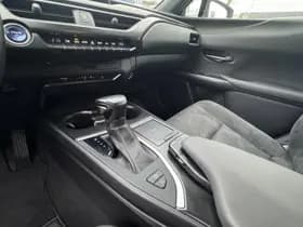 Lexus UX thumbnail 31