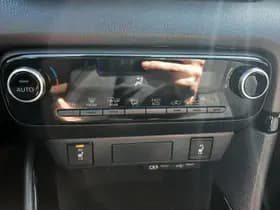 Toyota Yaris thumbnail 27