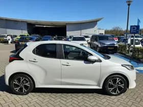 Toyota Yaris thumbnail 8