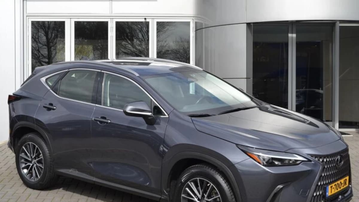 Lexus NX — foto 1