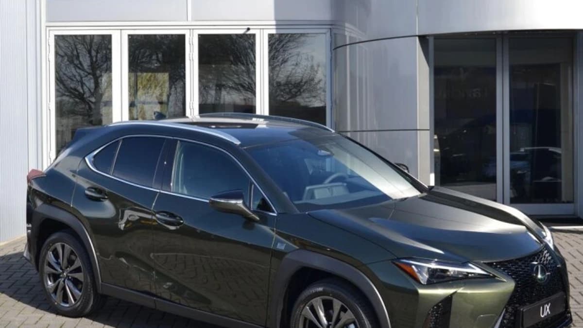 Lexus UX — foto 1