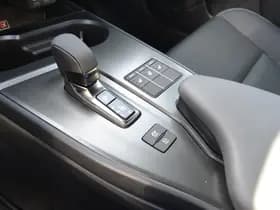 Lexus UX thumbnail 33