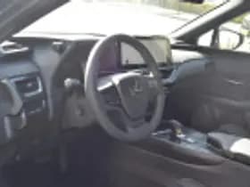 Lexus UX thumbnail 55