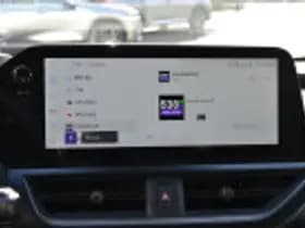 Lexus UX thumbnail 64