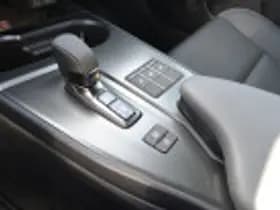 Lexus UX thumbnail 70