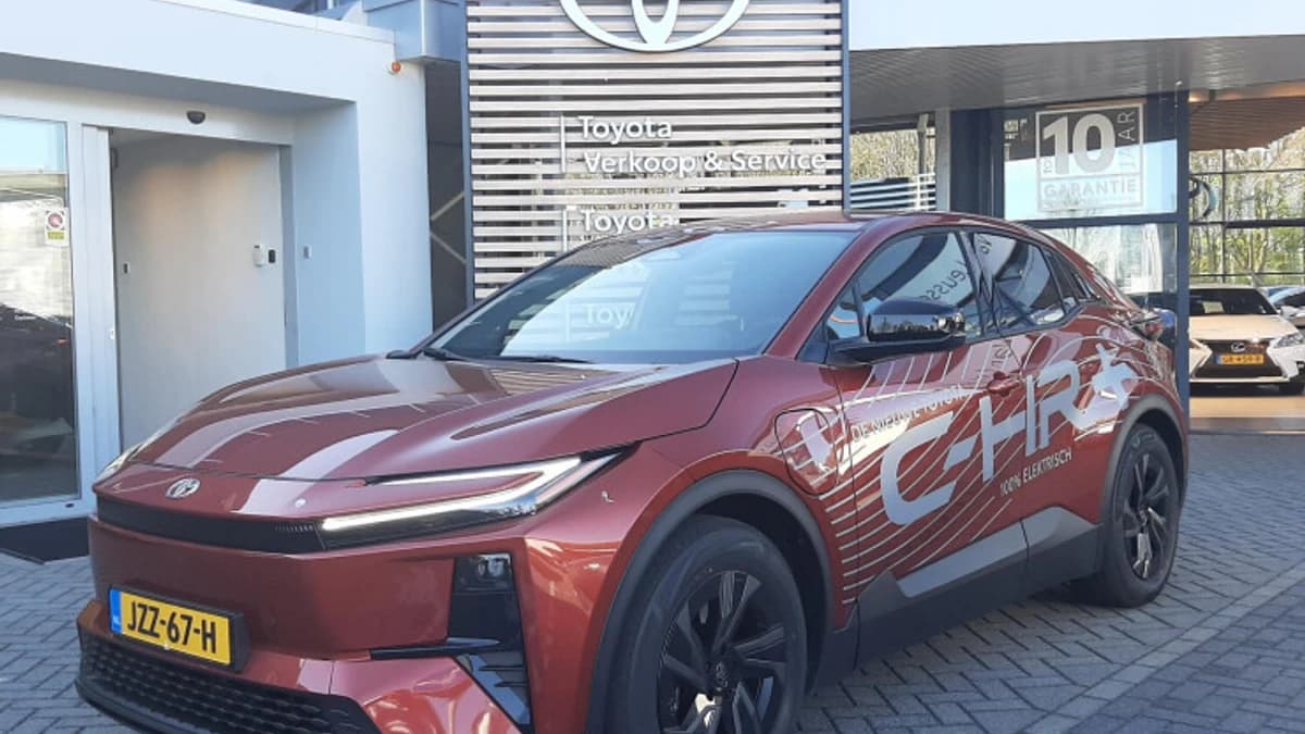 Toyota C hr — foto 1