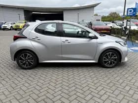 Toyota Yaris thumbnail 2
