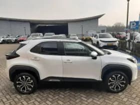 Toyota Yaris Cross thumbnail 3
