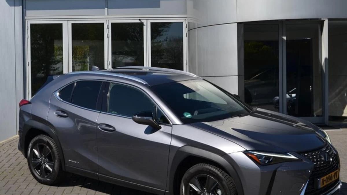 Lexus UX — foto 1