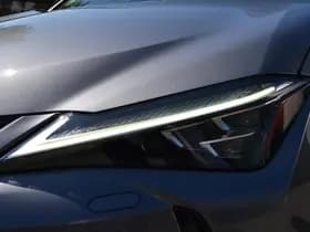 Lexus UX thumbnail 17