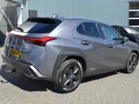 Lexus UX thumbnail 3