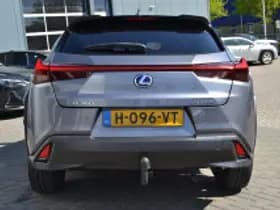 Lexus UX thumbnail 4