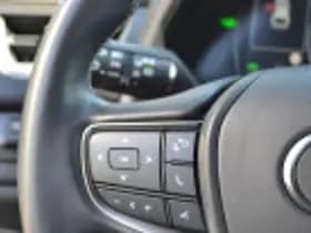 Lexus UX thumbnail 60