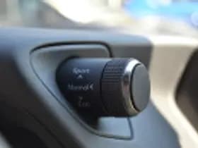 Lexus UX thumbnail 64