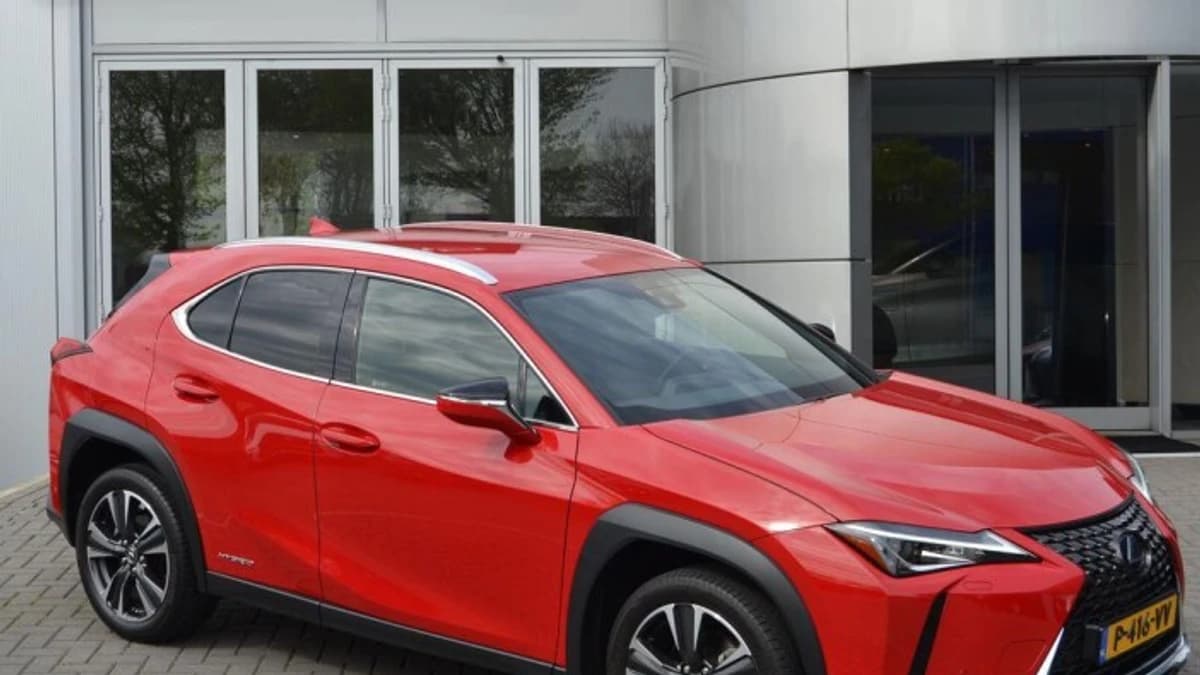 Lexus UX — foto 1