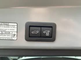Toyota Corolla thumbnail 13