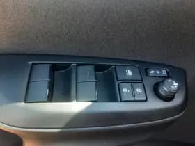 Toyota Yaris thumbnail 30