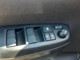 Toyota Yaris thumbnail 23
