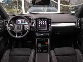 Volvo XC40 thumbnail 3