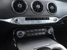 Kia Stinger thumbnail 35