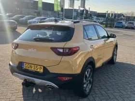 Kia Stonic 1.0 T-GDi MHEV DynamicLine All SeasonBanden/Navigatie/Trekhaak thumbnail 3