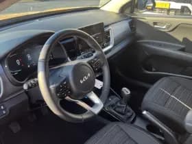 Kia Stonic 1.0 T-GDi MHEV DynamicLine All SeasonBanden/Navigatie/Trekhaak thumbnail 9