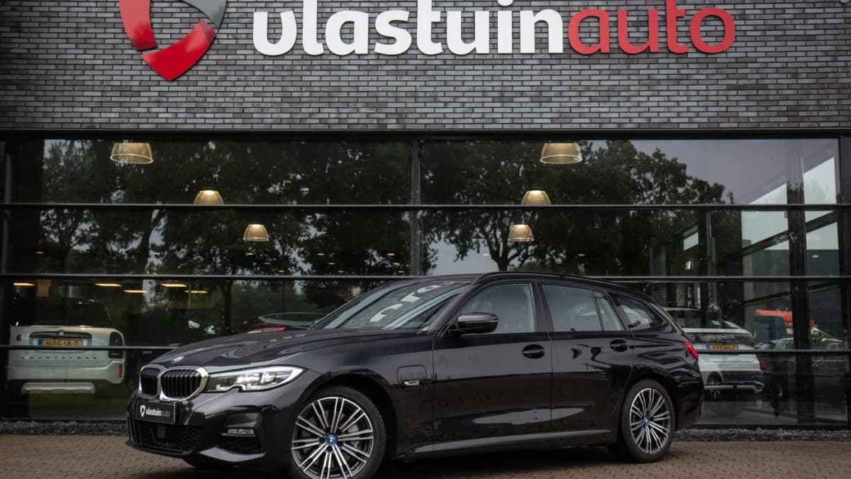 BMW 3 Serie Touring 330e High Executive M-Sport 290pk , Adaptive cruise, Trekhaak, Sfeerverlichting, — foto 1