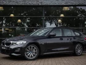 BMW 3 Serie Touring 330e High Executive M-Sport 290pk , Adaptive cruise, Trekhaak, Sfeerverlichting, thumbnail 2