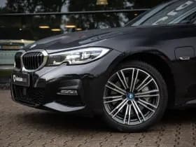 BMW 3 Serie Touring 330e High Executive M-Sport 290pk , Adaptive cruise, Trekhaak, Sfeerverlichting, thumbnail 4