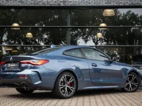 BMW 4 Serie Coupé 430i High Executive M-Sport 245pk , Arctic Race blauw, Panoramadak, Sportstoelen, Adaptive cruise, thumbnail 3