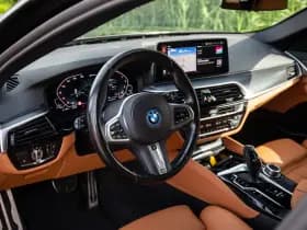 BMW 5 Serie Touring 530e M-Sport , Shadowline, Adaptive Cruise, Trekhaak, Leder, SOH 91% thumbnail 6