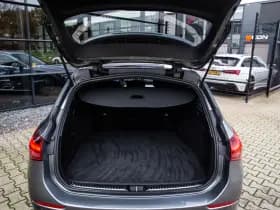 Mercedes-Benz C-Klasse Estate 200 Launch Edition AMG Line , Virtual cockpit, Leer, Sfeerverlichting, thumbnail 23