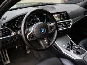 BMW 3 Serie Touring 330e High Executive M-Sport , Adap. cruise, Trekhaak, Stoel/stuurverwarming, thumbnail 4