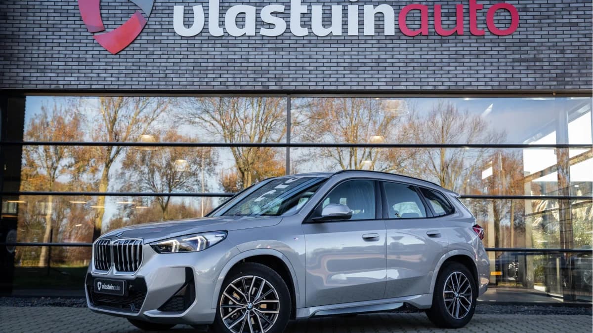 BMW X1 sDrive18i M-sport , Draadloze lader, Keyless entry, Achteruitrijcamera, — foto 1
