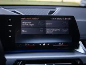 BMW X1 sDrive18i M-sport , Draadloze lader, Keyless entry, Achteruitrijcamera, thumbnail 16