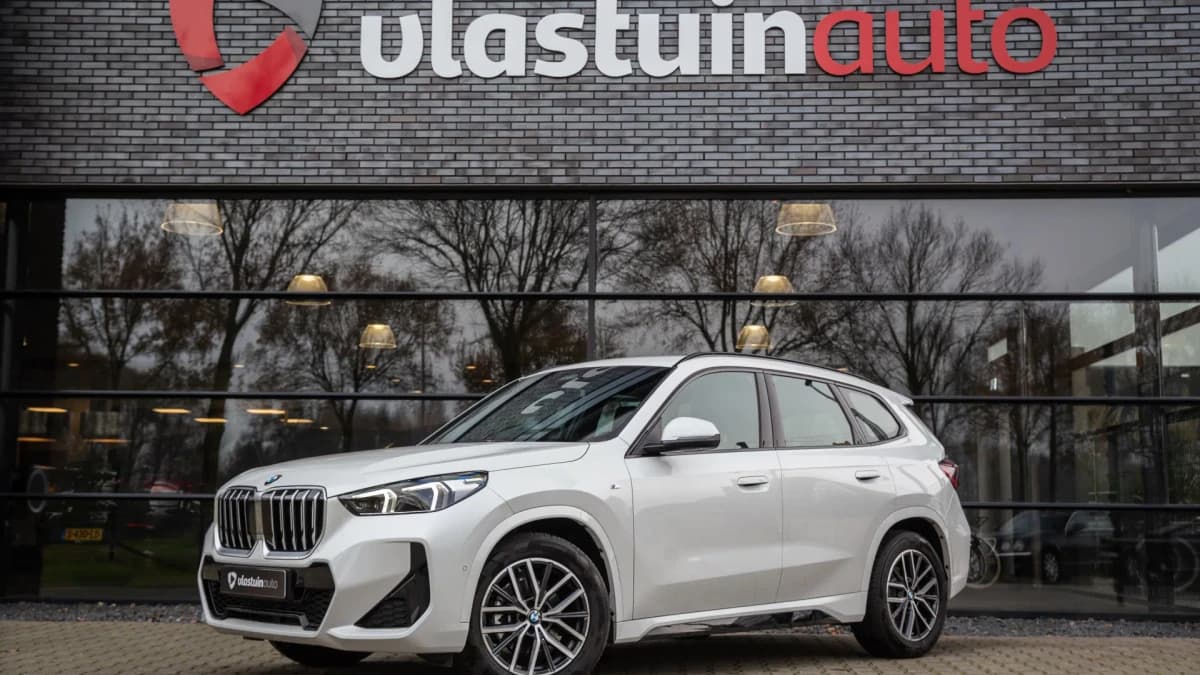 BMW X1 sDrive18i M-Sport , Achteruitrijcamera, Draadloze lader, Sfeerverlichting, — foto 1
