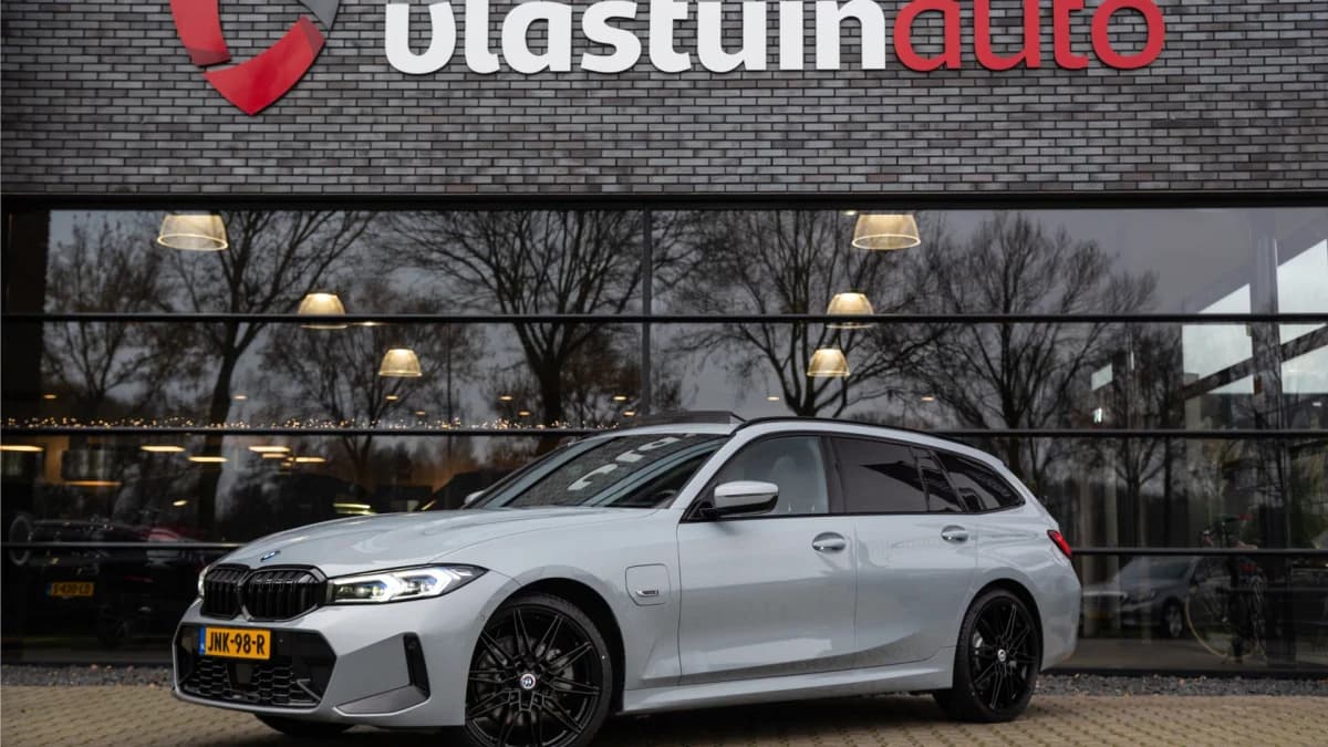 BMW 3 Serie Touring 330e xDrive M-Sport , Panoramadak, Keyless entry, Head-up display, — foto 1