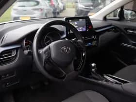 Toyota C-HR 1.8 Hybrid Dynamic , Adap. cruise, Keyless entry, thumbnail 4