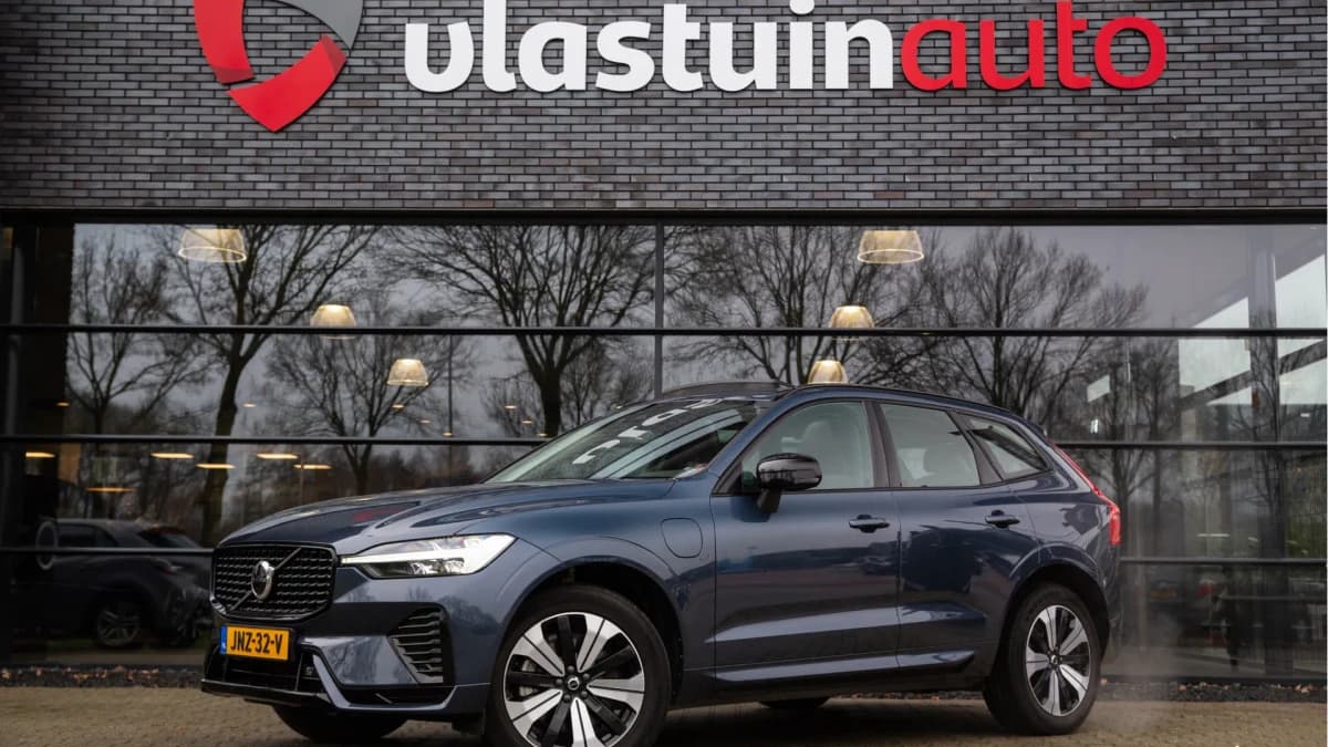 Volvo XC60 2.0 T6 Plug-in hybrid AWD Plus Dark , Panoramadak, Memory, Leer — foto 1