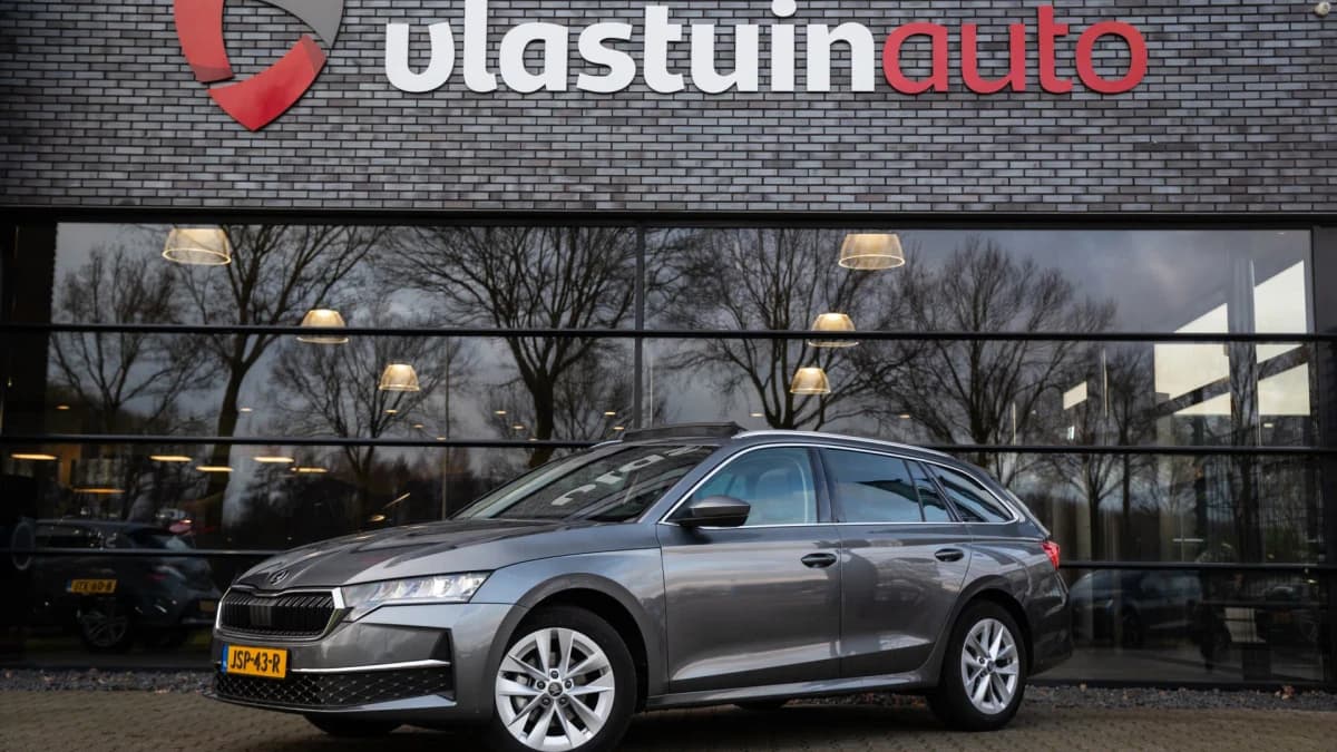 Škoda Octavia Combi 1.5 TSI MHEV Business Edition , Panoramadak, Stuur/stoelverwarming, — foto 1