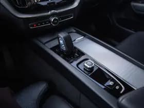 Volvo XC60 2.0 T6 Plug-in hybrid AWD Plus Dark , Panoramadak, Keyless entry, Carplay, thumbnail 6