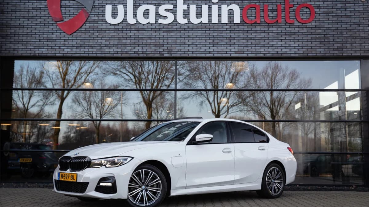 BMW 3-serie 320e Business Edition Plus , Panoramadak, Leer, Carplay, — foto 1