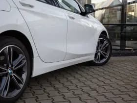 BMW 1-serie 118i Executive Edition , Achteruitrijcamera, Leer thumbnail 9