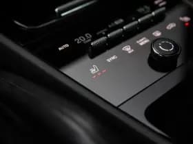 Porsche Cayenne Coupé 3.0 E-Hybrid , Panoramadak, Bijrijdersdisplay, Trekhaak, Sport Design, Origineel NL thumbnail 26