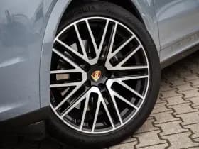 Porsche Cayenne Coupé 3.0 E-Hybrid , Panoramadak, Bijrijdersdisplay, Trekhaak, Sport Design, Origineel NL thumbnail 32